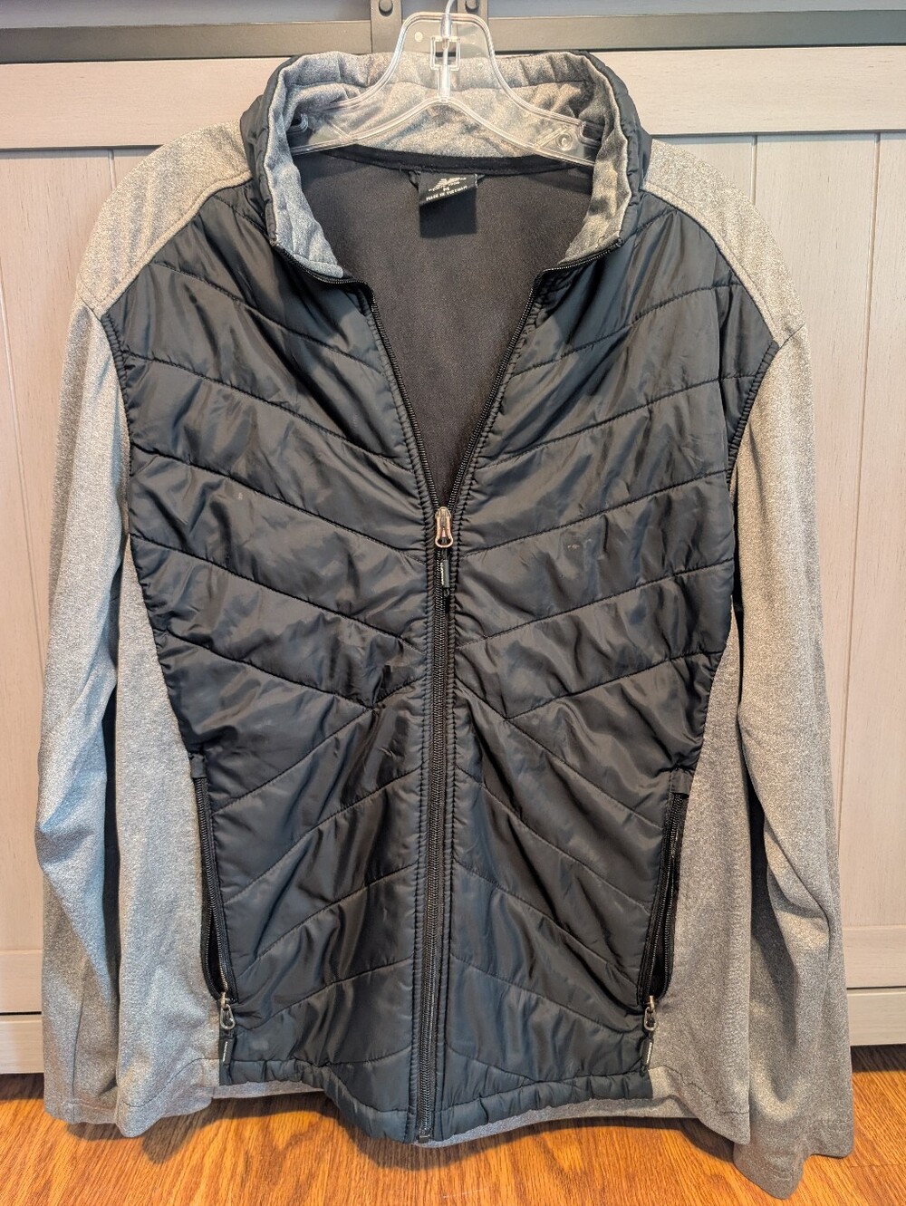 Men's New Balance Hybrid Jacket & Hoodies. Sz Medium.